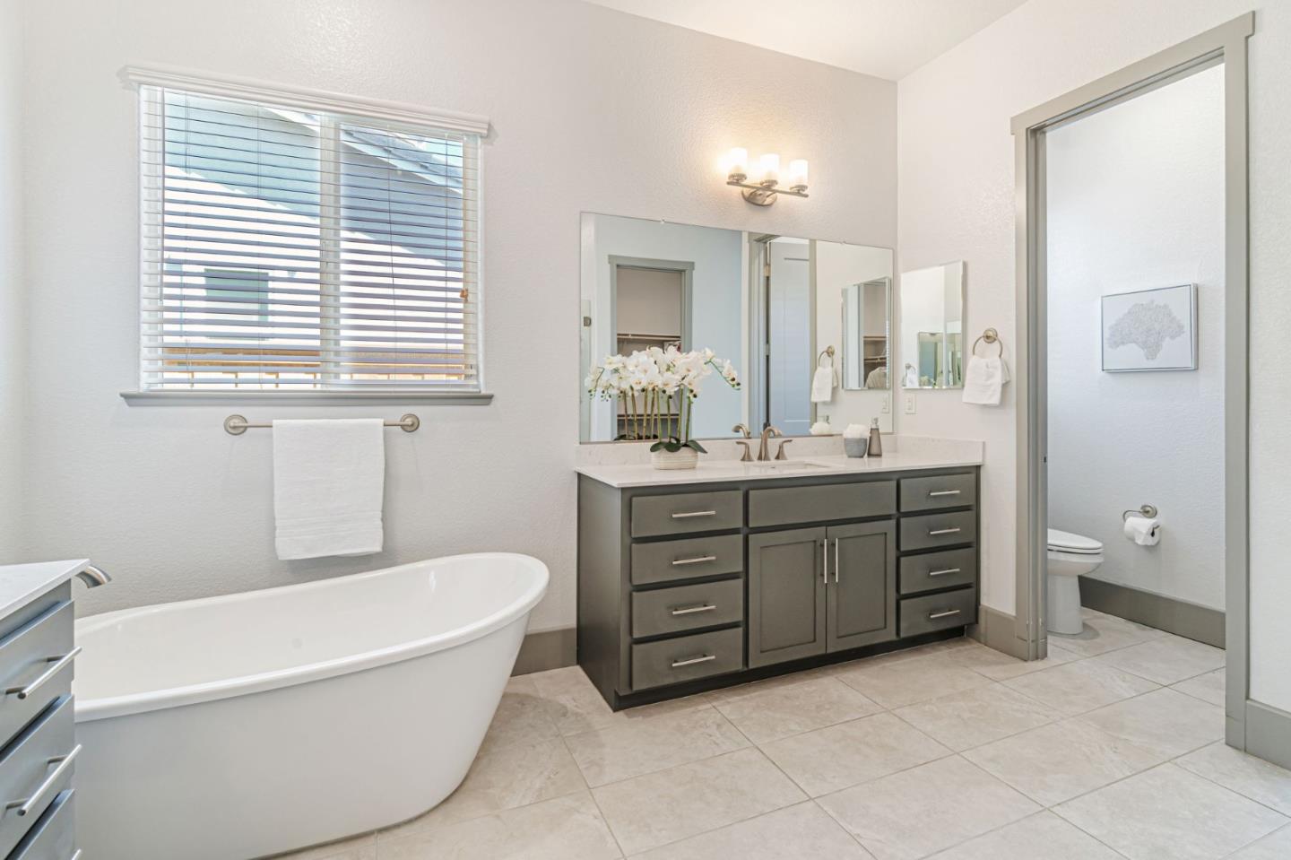 Detail Gallery Image 25 of 33 For 8078 Triplefin Way, Elk Grove,  CA 95757 - 4 Beds | 2/1 Baths