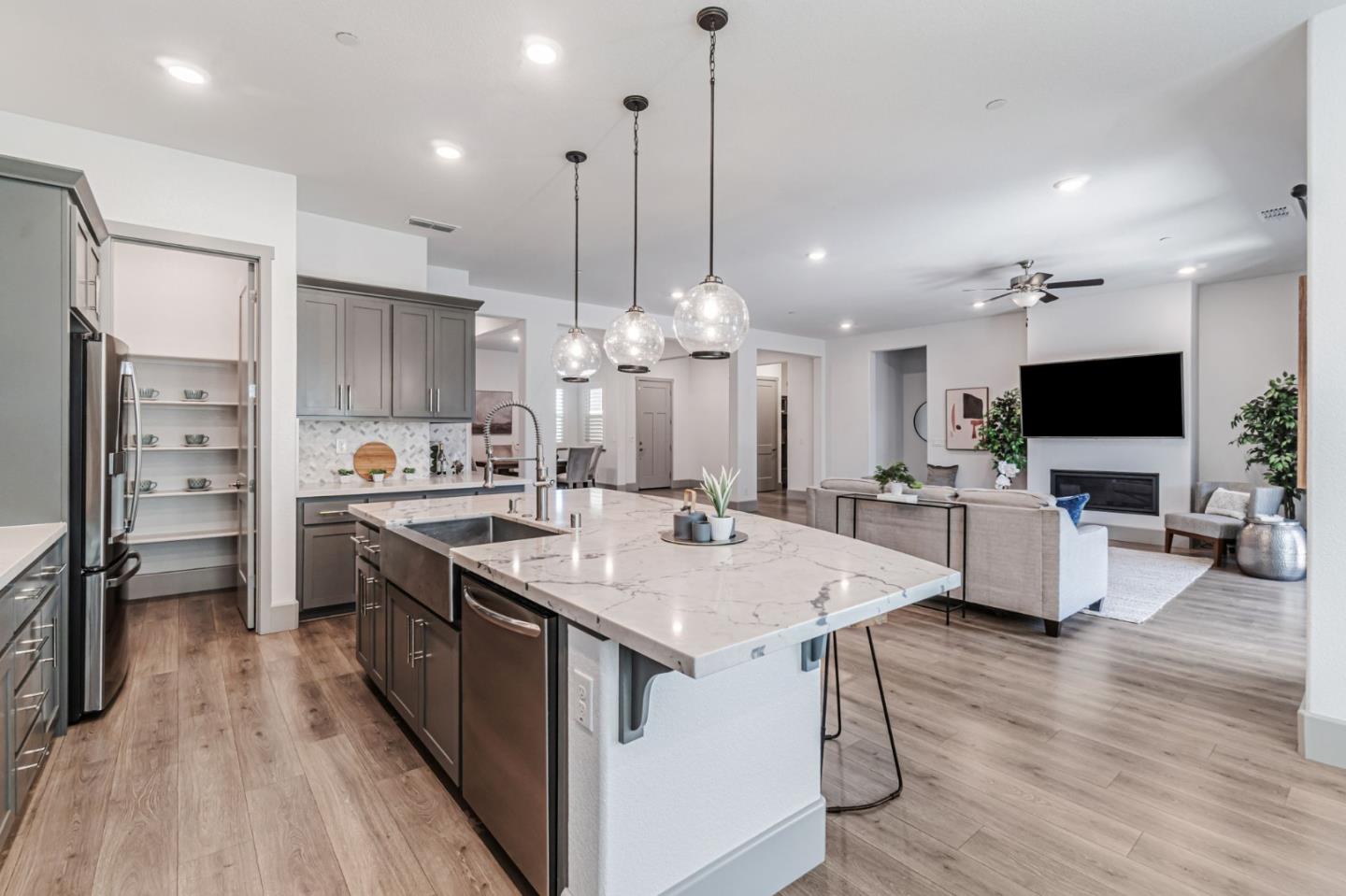 Detail Gallery Image 4 of 33 For 8078 Triplefin Way, Elk Grove,  CA 95757 - 4 Beds | 2/1 Baths