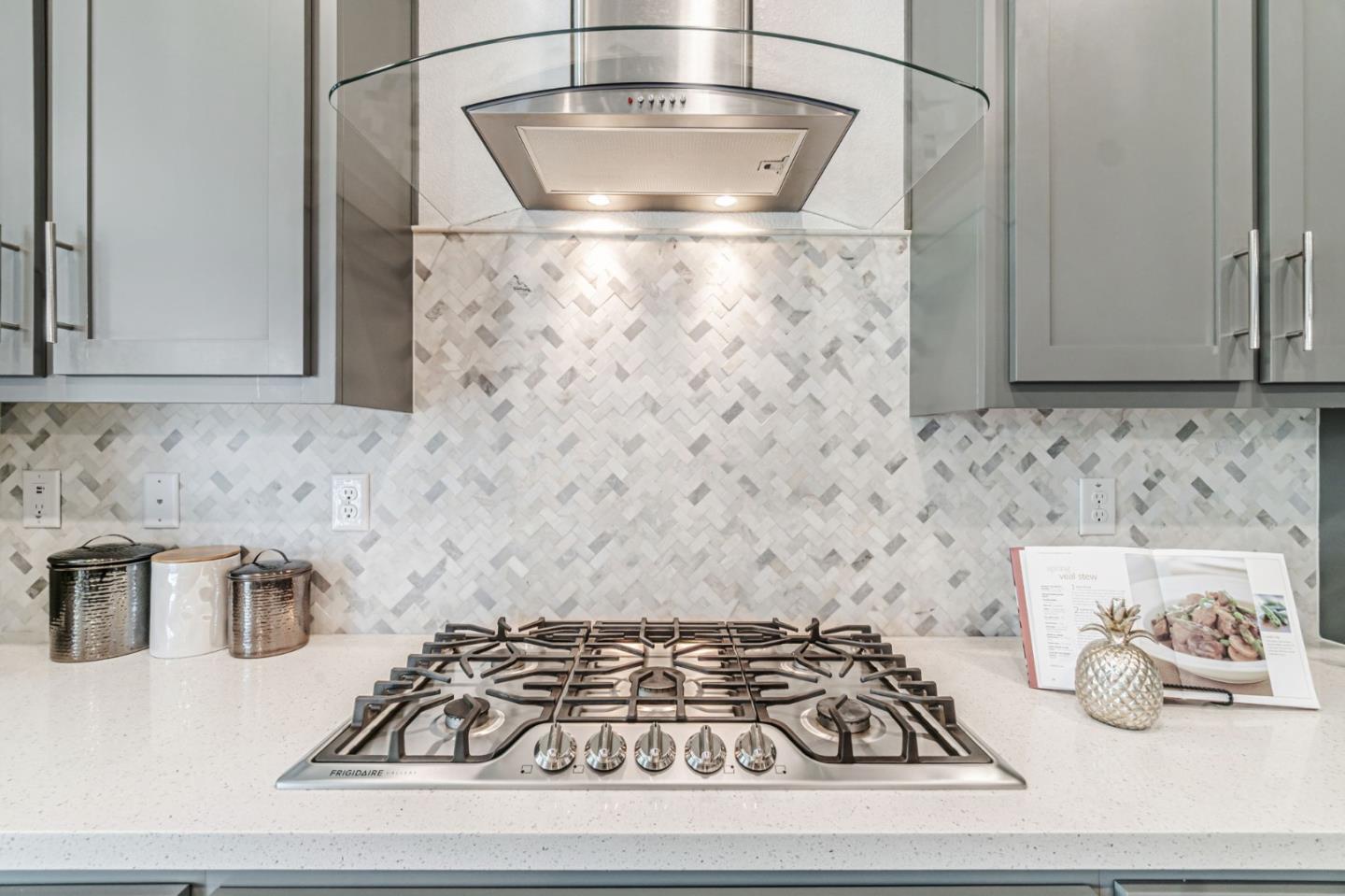 Detail Gallery Image 7 of 33 For 8078 Triplefin Way, Elk Grove,  CA 95757 - 4 Beds | 2/1 Baths