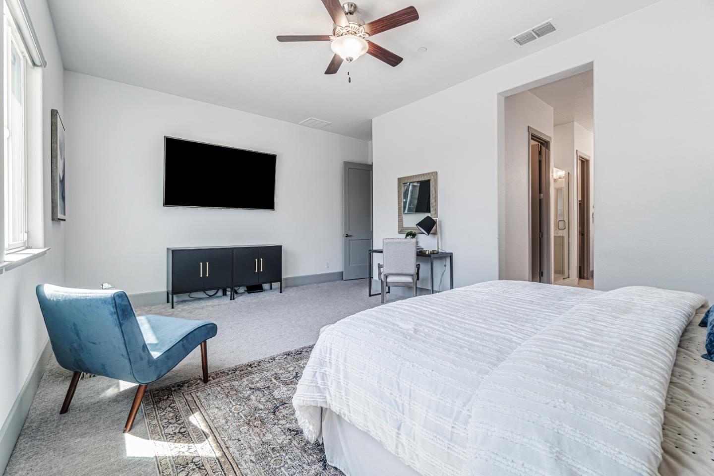 Detail Gallery Image 9 of 33 For 8078 Triplefin Way, Elk Grove,  CA 95757 - 4 Beds | 2/1 Baths
