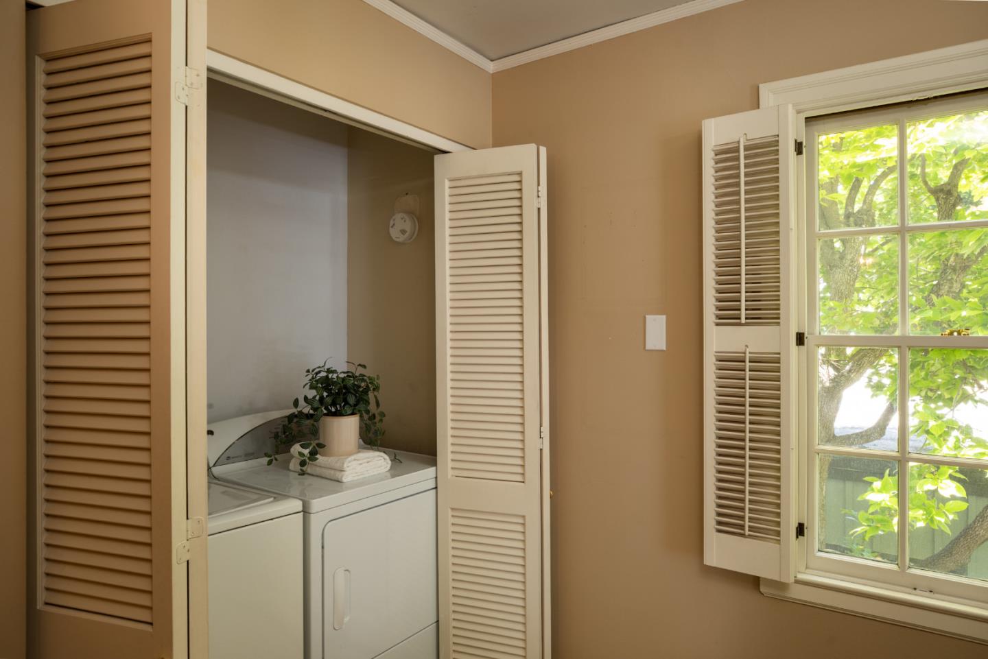 Detail Gallery Image 16 of 27 For 453 N California Ave, Palo Alto,  CA 94301 - 4 Beds | 3/1 Baths