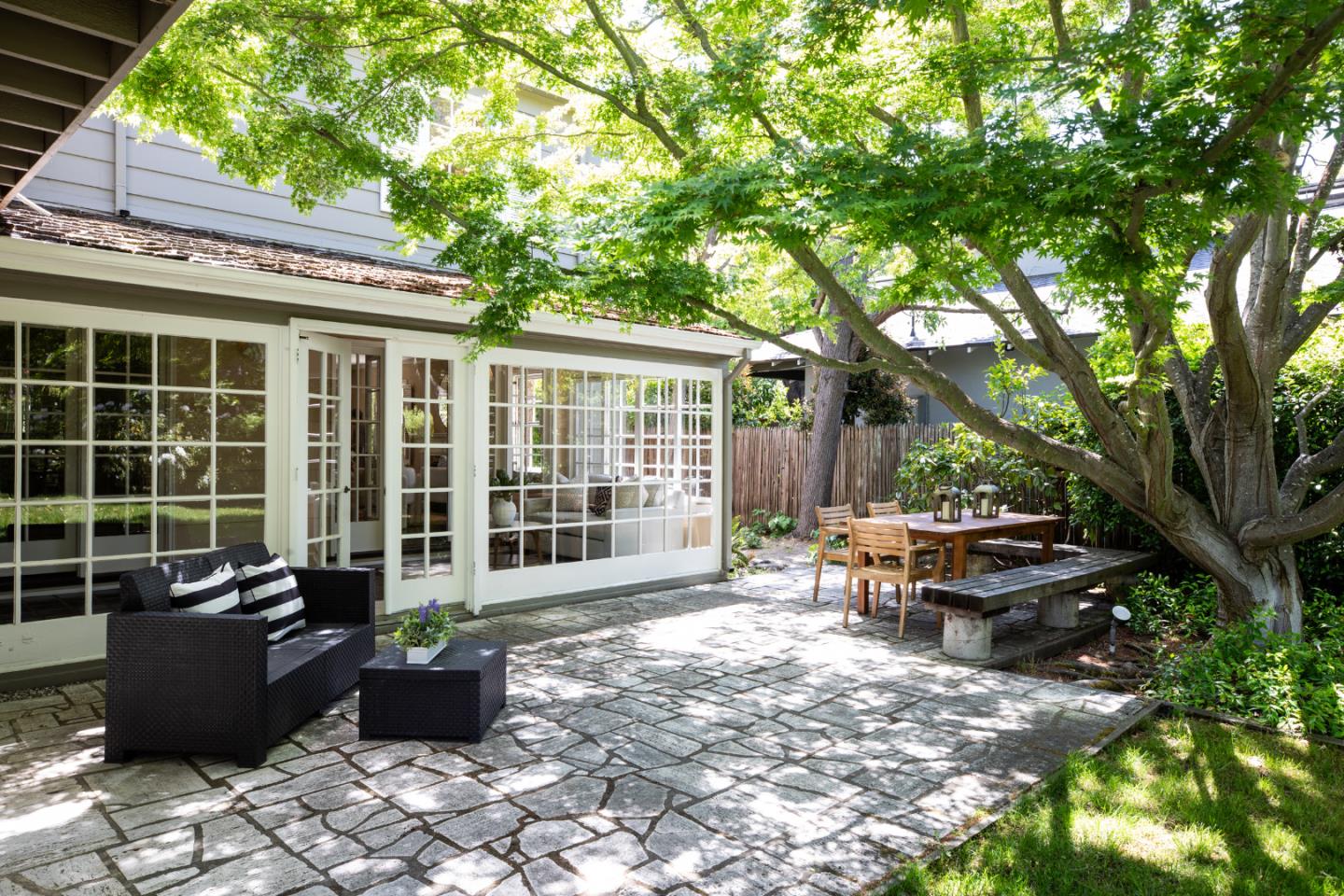 Detail Gallery Image 21 of 27 For 453 N California Ave, Palo Alto,  CA 94301 - 4 Beds | 3/1 Baths