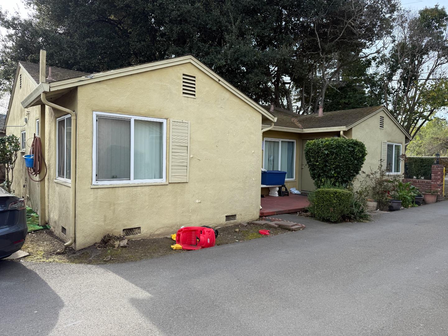Detail Gallery Image 4 of 6 For 1859 Woodland Ave, East Palo Alto,  CA 94303 - – Beds | – Baths