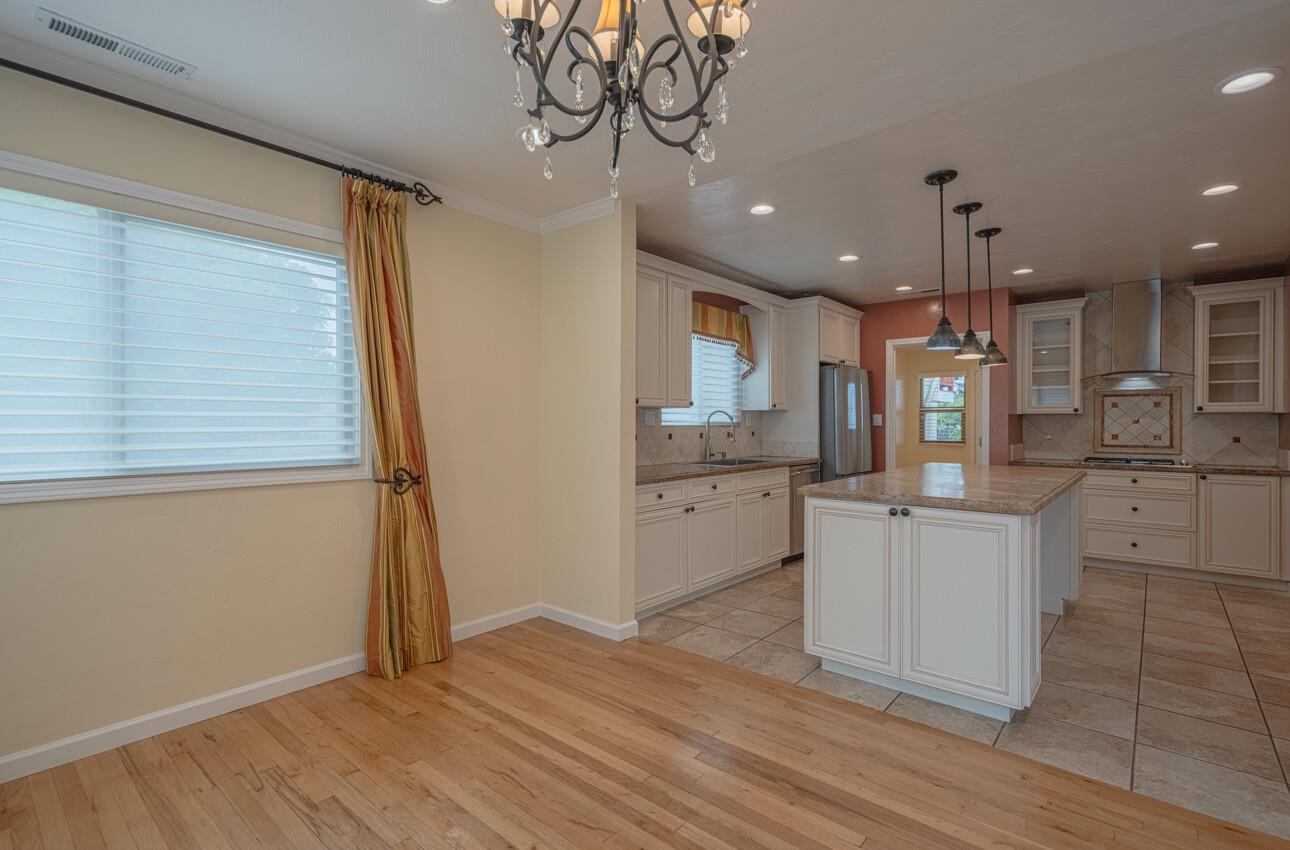 Detail Gallery Image 10 of 37 For 330 Stuart Ave, Pacific Grove,  CA 93950 - 4 Beds | 2 Baths
