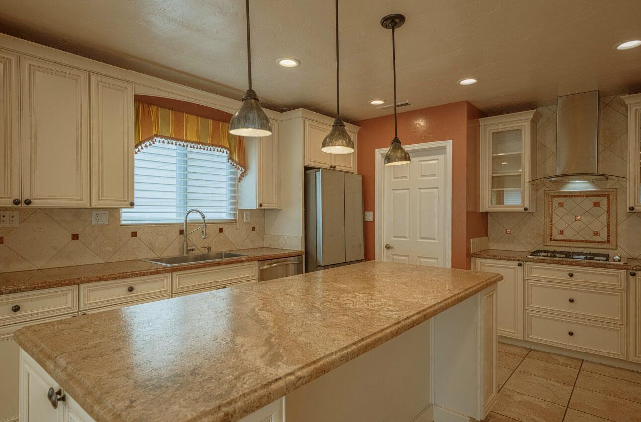 Detail Gallery Image 2 of 37 For 330 Stuart Ave, Pacific Grove,  CA 93950 - 4 Beds | 2 Baths