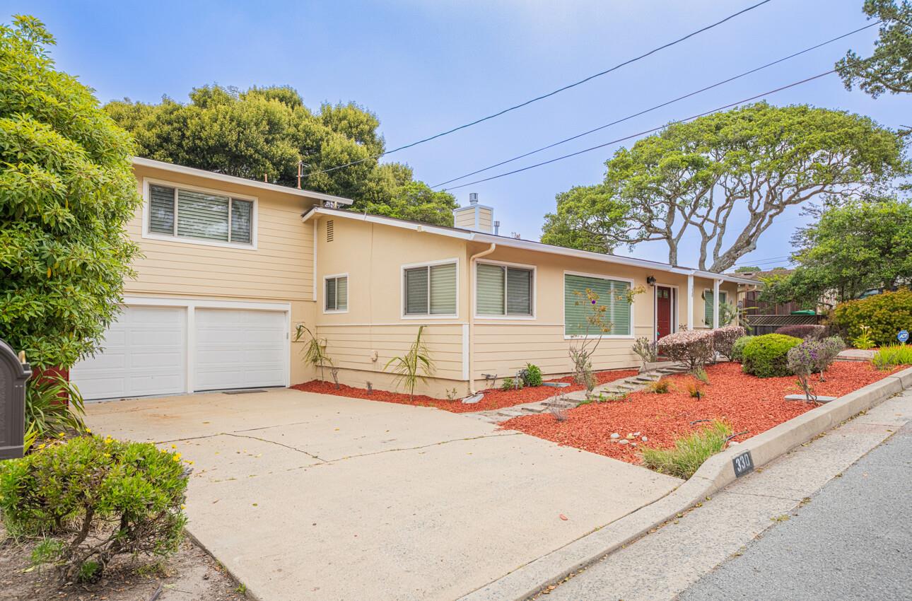 Detail Gallery Image 3 of 37 For 330 Stuart Ave, Pacific Grove,  CA 93950 - 4 Beds | 2 Baths