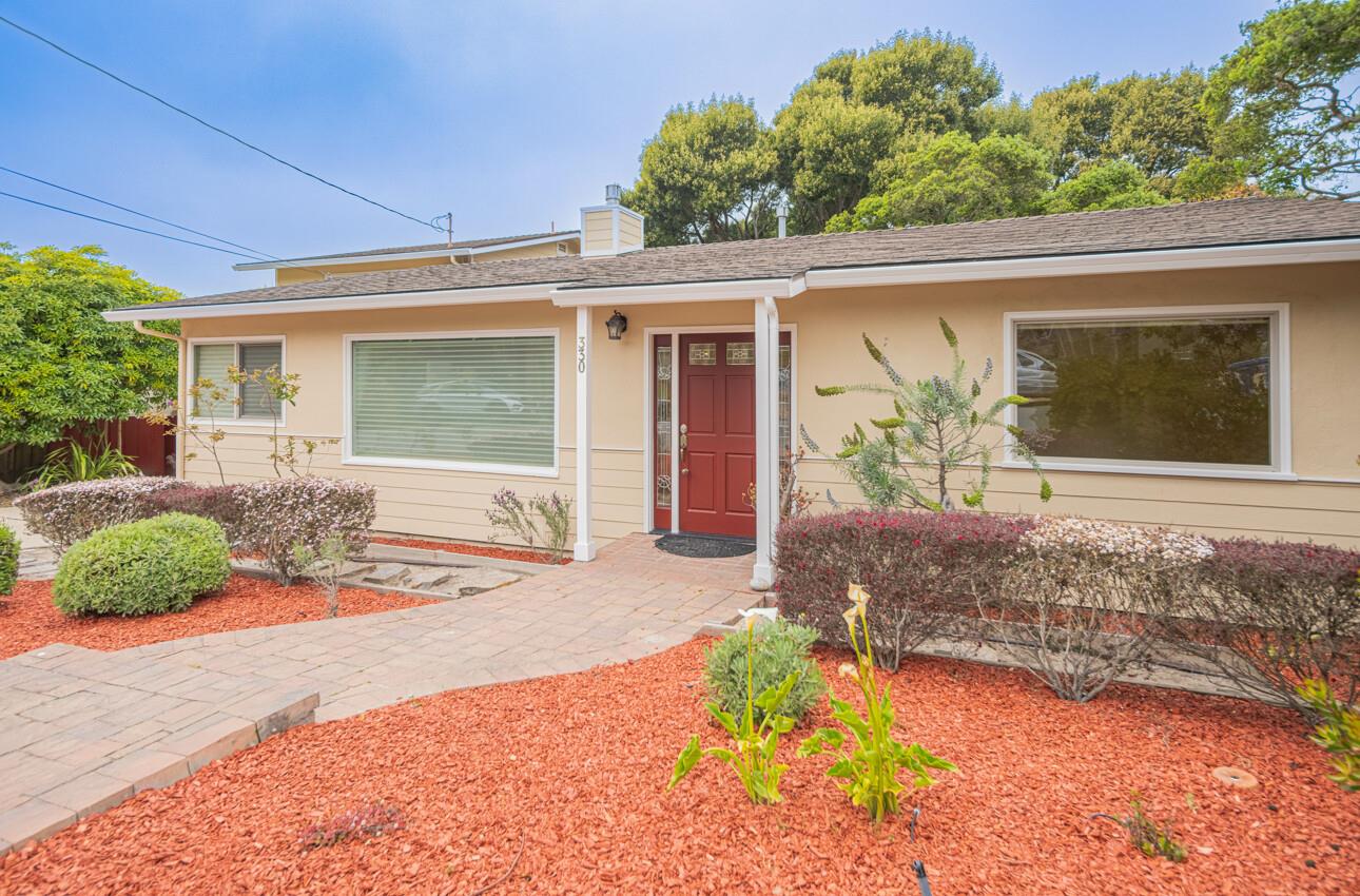 Detail Gallery Image 4 of 37 For 330 Stuart Ave, Pacific Grove,  CA 93950 - 4 Beds | 2 Baths