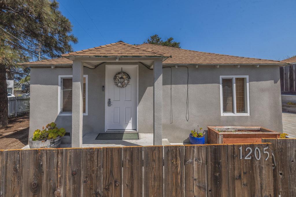 Detail Gallery Image 1 of 32 For 1205 Trinity Ave, Seaside,  CA 93955 - 4 Beds | 2/1 Baths