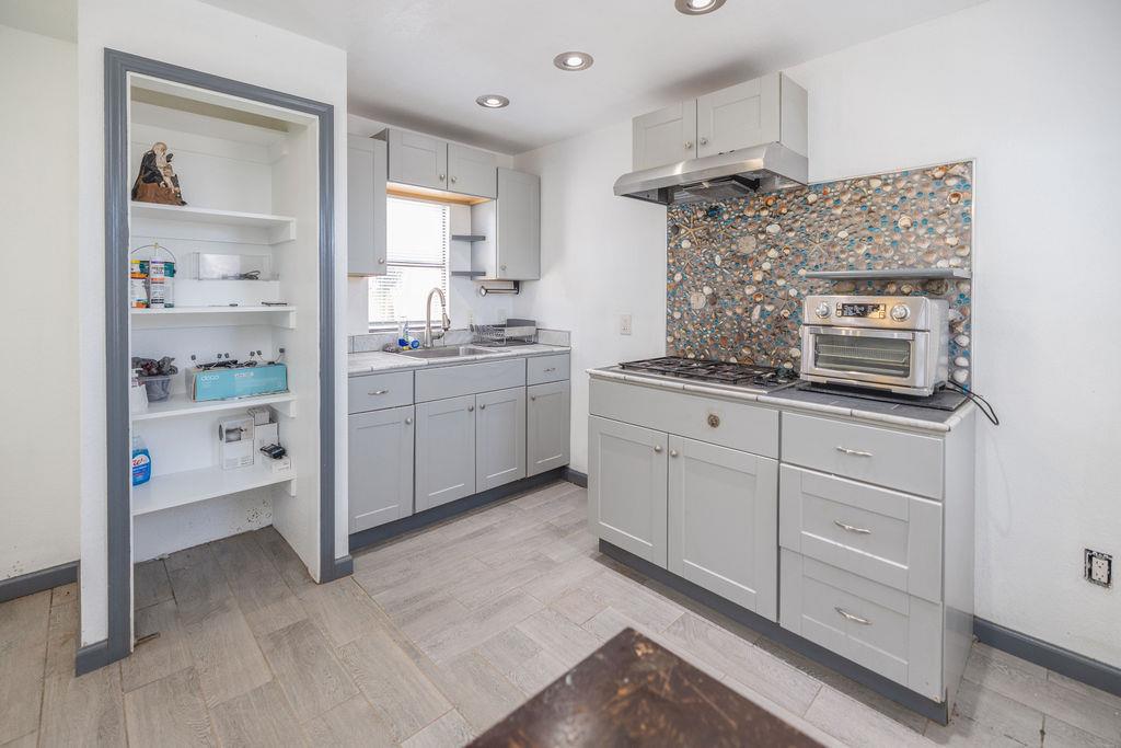 Detail Gallery Image 14 of 32 For 1205 Trinity Ave, Seaside,  CA 93955 - 4 Beds | 2/1 Baths