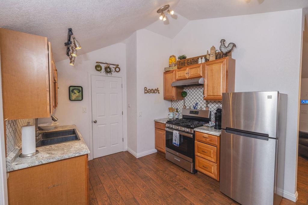 Detail Gallery Image 5 of 32 For 1205 Trinity Ave, Seaside,  CA 93955 - 4 Beds | 2/1 Baths
