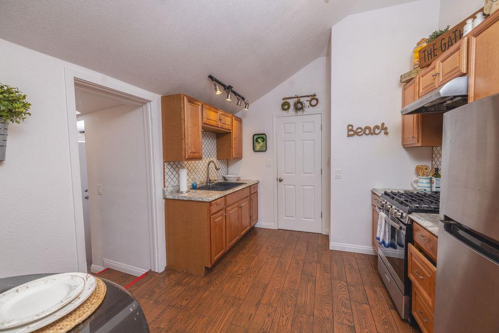 Detail Gallery Image 6 of 32 For 1205 Trinity Ave, Seaside,  CA 93955 - 4 Beds | 2/1 Baths
