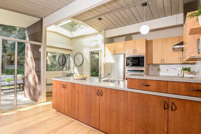Detail Gallery Image 11 of 30 For 812 San Francisco Ct, Stanford,  CA 94305 - 4 Beds | 3 Baths