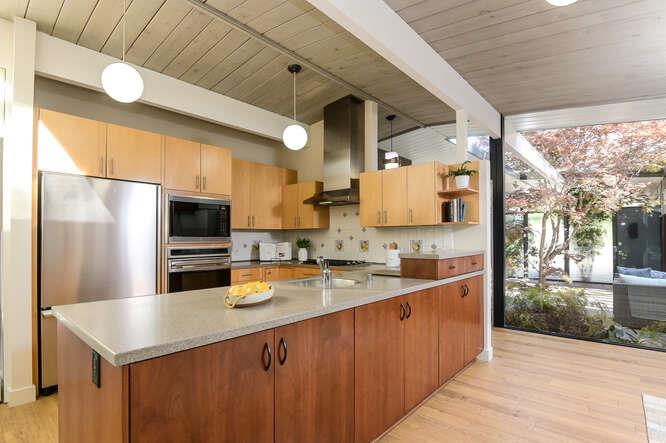 Detail Gallery Image 12 of 30 For 812 San Francisco Ct, Stanford,  CA 94305 - 4 Beds | 3 Baths
