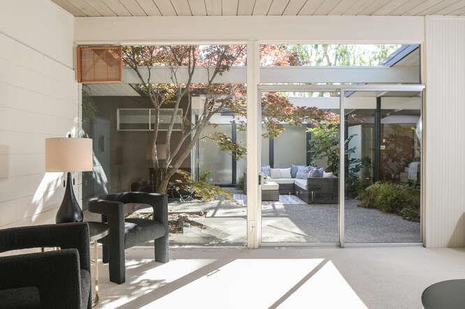Detail Gallery Image 4 of 30 For 812 San Francisco Ct, Stanford,  CA 94305 - 4 Beds | 3 Baths