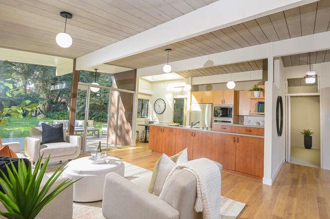 Detail Gallery Image 7 of 30 For 812 San Francisco Ct, Stanford,  CA 94305 - 4 Beds | 3 Baths