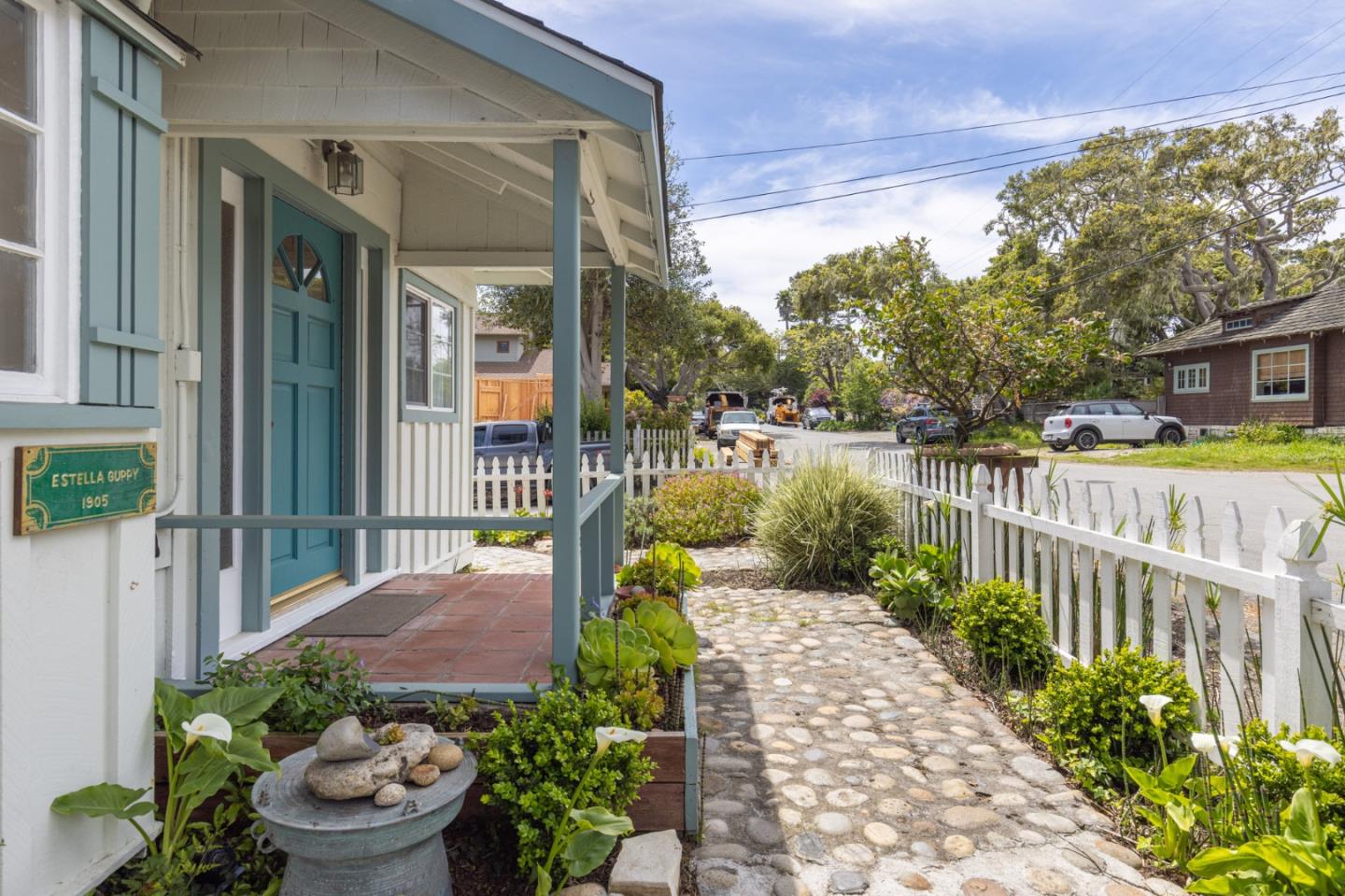 Detail Gallery Image 4 of 18 For 235 Chestnut St, Pacific Grove,  CA 93950 - 2 Beds | 1 Baths