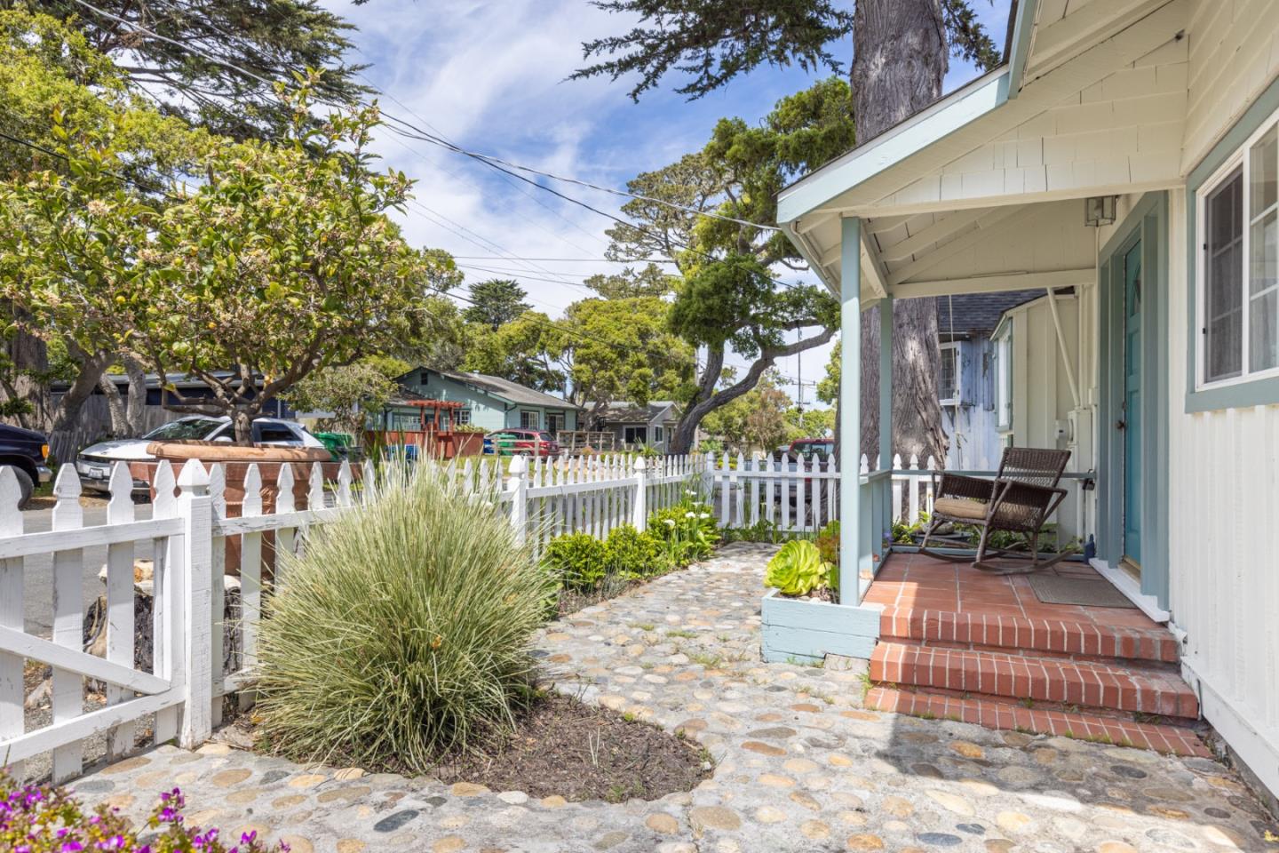 Detail Gallery Image 5 of 18 For 235 Chestnut St, Pacific Grove,  CA 93950 - 2 Beds | 1 Baths