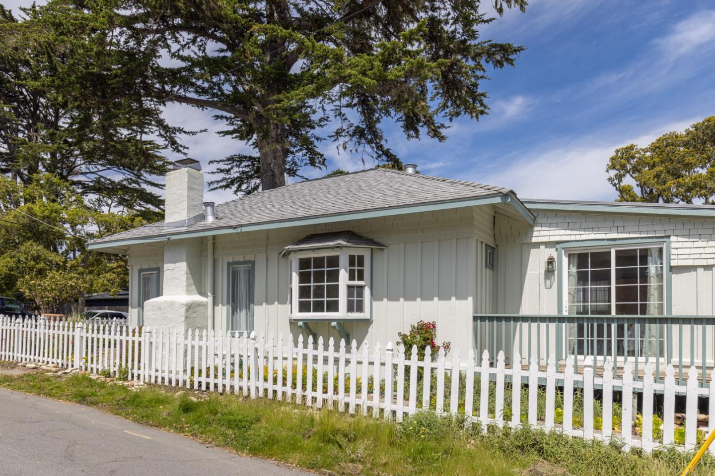 Detail Gallery Image 6 of 18 For 235 Chestnut St, Pacific Grove,  CA 93950 - 2 Beds | 1 Baths