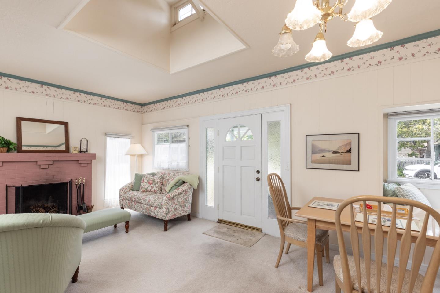 Detail Gallery Image 9 of 18 For 235 Chestnut St, Pacific Grove,  CA 93950 - 2 Beds | 1 Baths