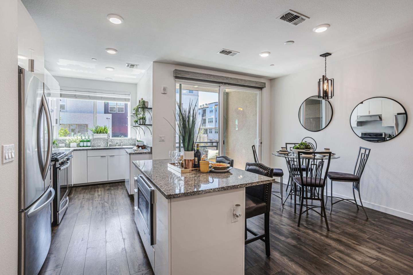 Detail Gallery Image 10 of 28 For 1833 Newbury Park Dr, San Jose,  CA 95133 - 2 Beds | 2 Baths