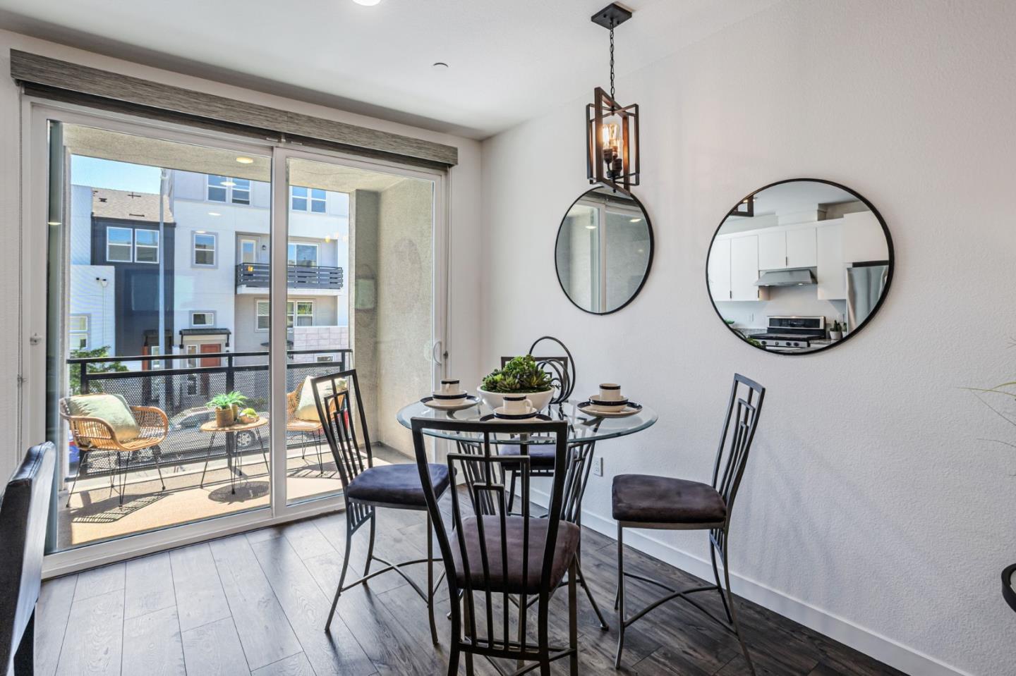 Detail Gallery Image 11 of 28 For 1833 Newbury Park Dr, San Jose,  CA 95133 - 2 Beds | 2 Baths