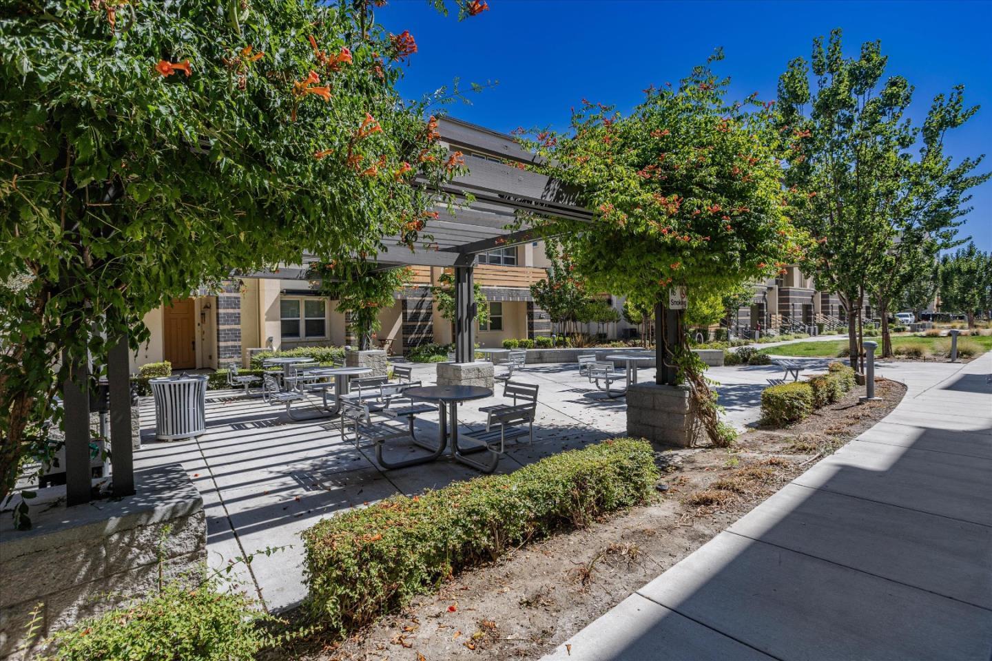 Detail Gallery Image 27 of 28 For 1833 Newbury Park Dr, San Jose,  CA 95133 - 2 Beds | 2 Baths
