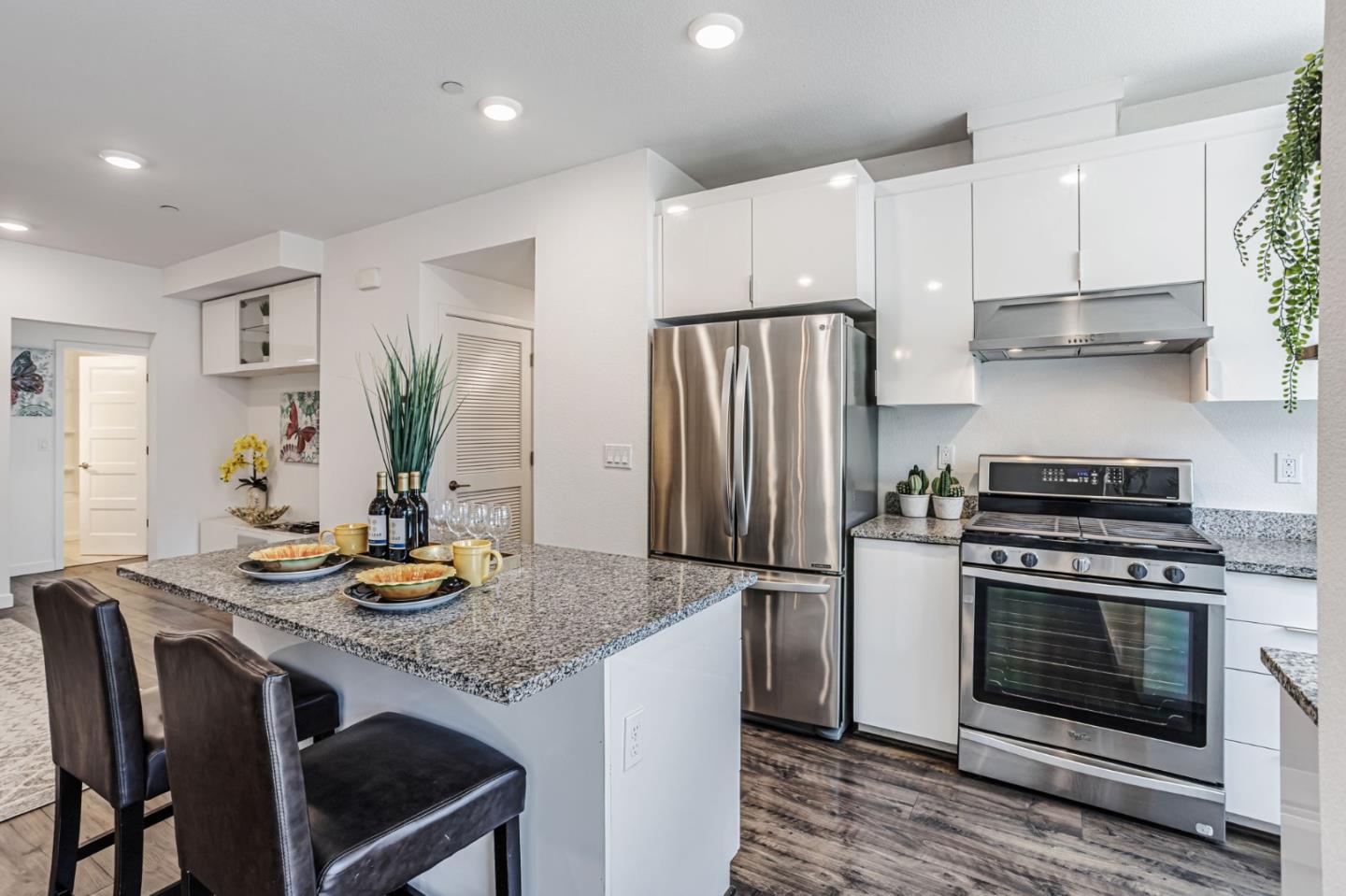 Detail Gallery Image 9 of 28 For 1833 Newbury Park Dr, San Jose,  CA 95133 - 2 Beds | 2 Baths