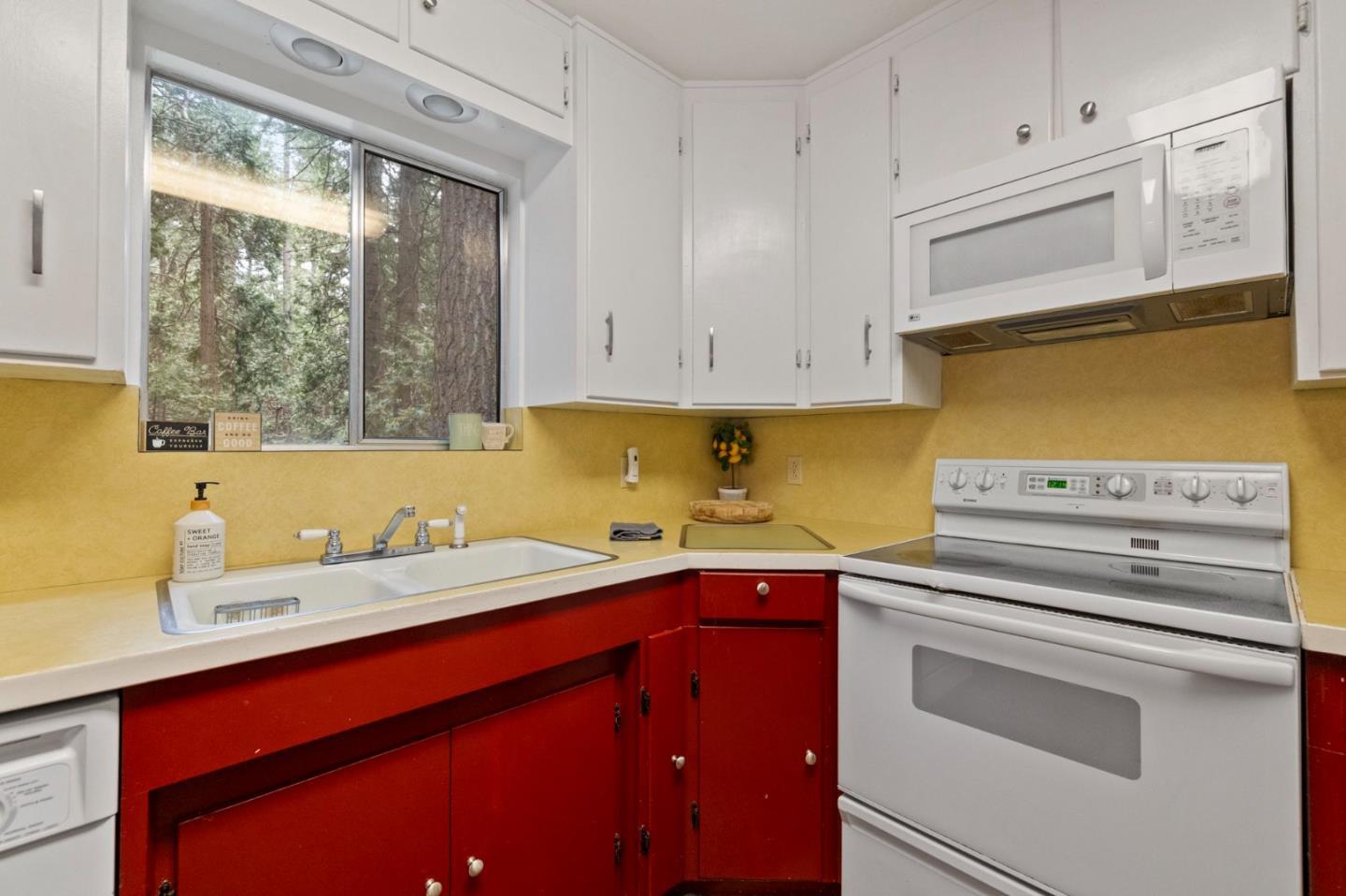 Detail Gallery Image 11 of 55 For 25074 Abraham Ave, Long Barn,  CA 95335 - 3 Beds | 2 Baths