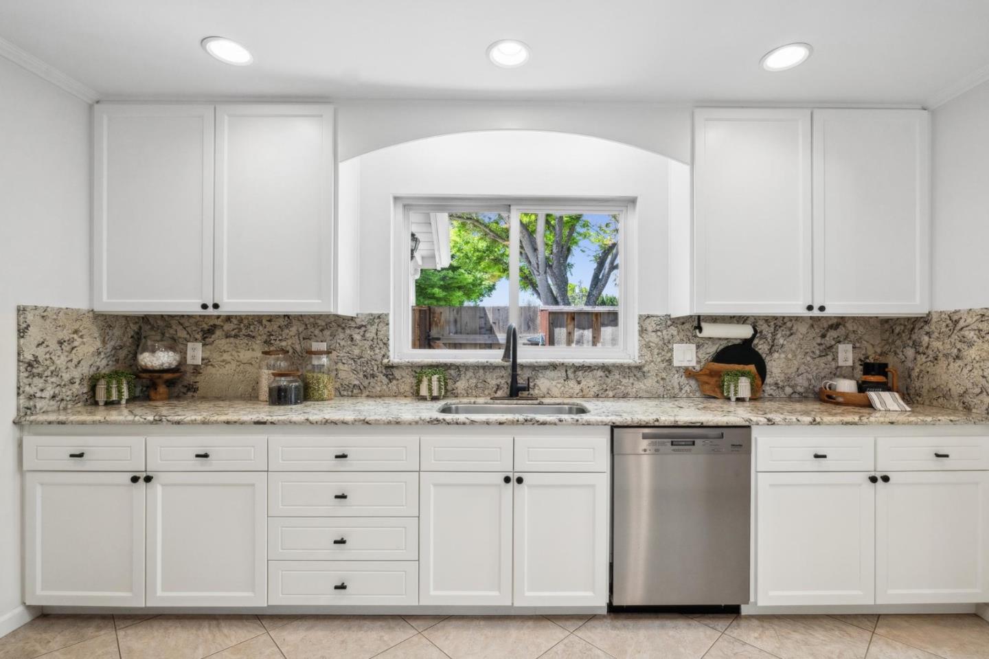 Detail Gallery Image 11 of 40 For 1847 Juarez Ave, Los Altos,  CA 94024 - 4 Beds | 3 Baths