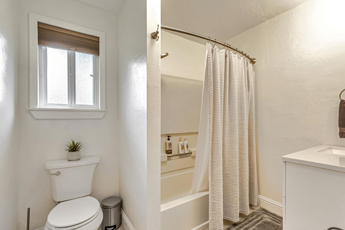Detail Gallery Image 16 of 43 For 440 Tabor Dr, Scotts Valley,  CA 95066 - 4 Beds | 2 Baths