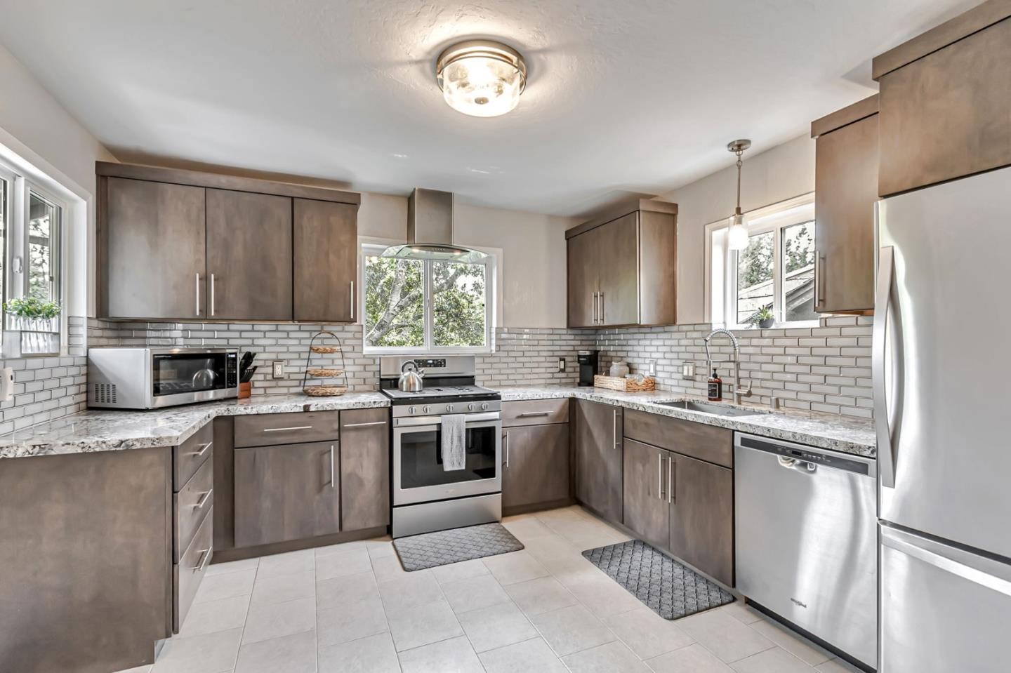Detail Gallery Image 8 of 43 For 440 Tabor Dr, Scotts Valley,  CA 95066 - 4 Beds | 2 Baths