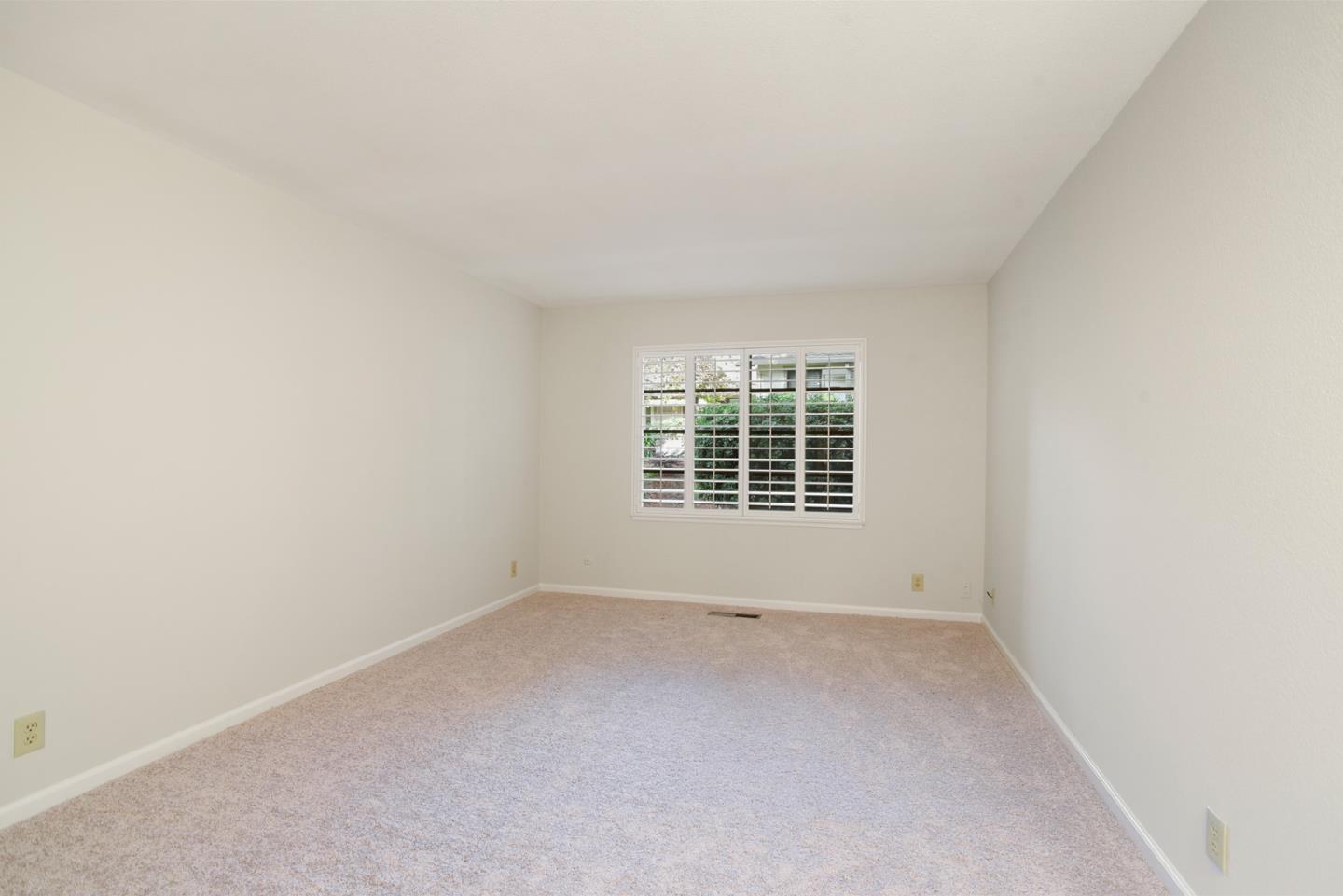 Detail Gallery Image 5 of 18 For 5324 Cribari Gln, San Jose,  CA 95135 - 2 Beds | 2 Baths