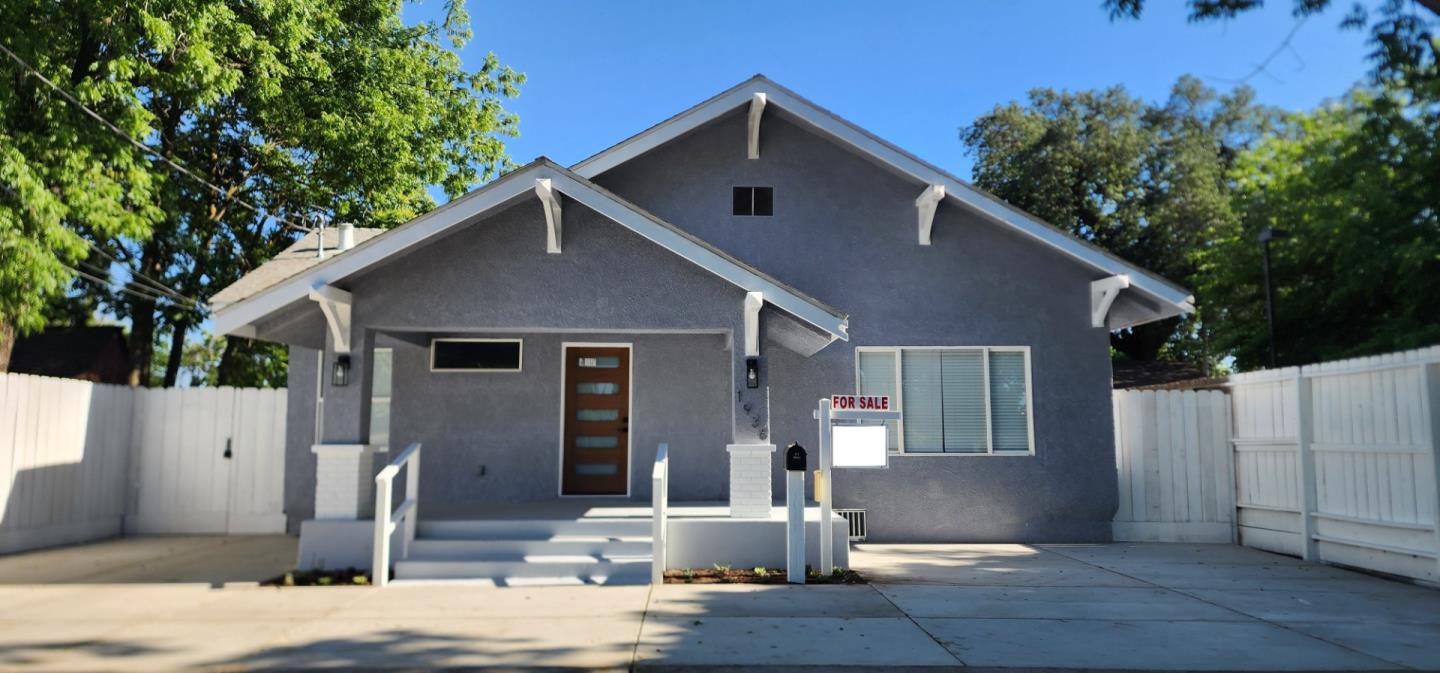 Detail Gallery Image 1 of 28 For 1936 G St, Modesto,  CA 95354 - 4 Beds | 3 Baths