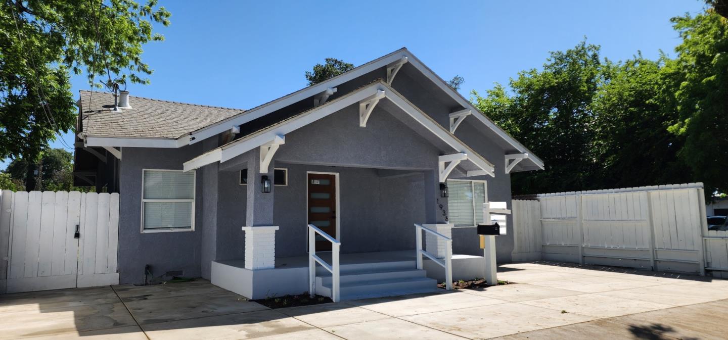Detail Gallery Image 2 of 28 For 1936 G St, Modesto,  CA 95354 - 4 Beds | 3 Baths