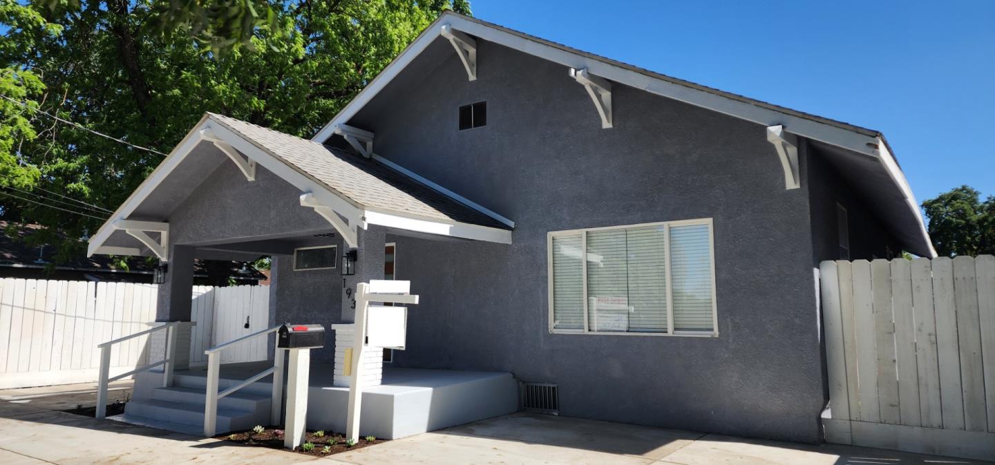 Detail Gallery Image 3 of 28 For 1936 G St, Modesto,  CA 95354 - 4 Beds | 3 Baths