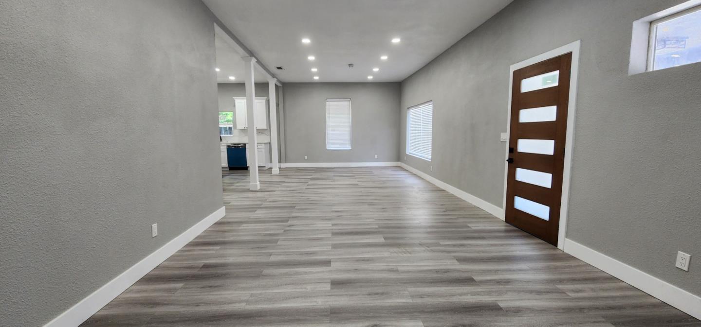Detail Gallery Image 4 of 28 For 1936 G St, Modesto,  CA 95354 - 4 Beds | 3 Baths