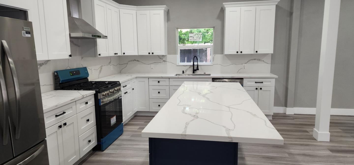 Detail Gallery Image 8 of 28 For 1936 G St, Modesto,  CA 95354 - 4 Beds | 3 Baths