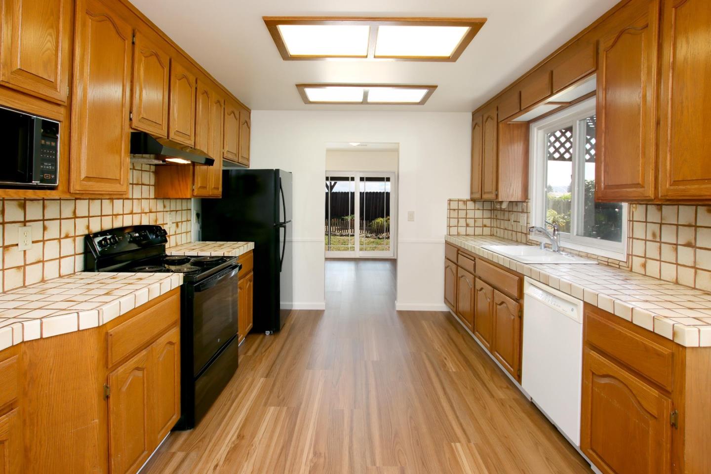 Detail Gallery Image 8 of 28 For 786 Bronte Ave, Watsonville,  CA 95076 - 2 Beds | 2 Baths