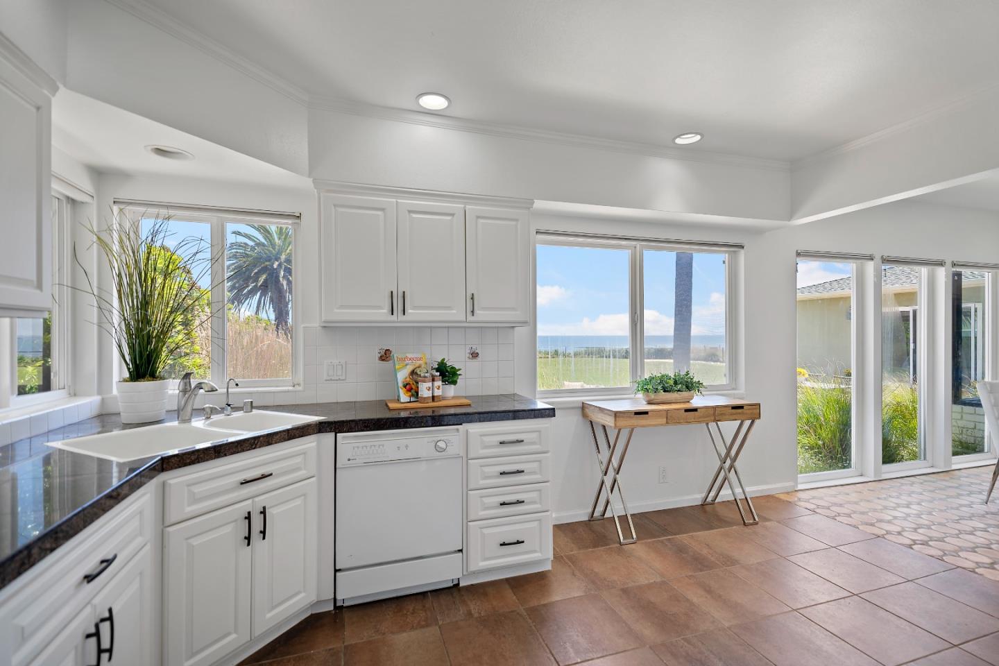 Detail Gallery Image 26 of 69 For 4120 Opal Cliff Dr, Santa Cruz,  CA 95062 - 3 Beds | 2/1 Baths