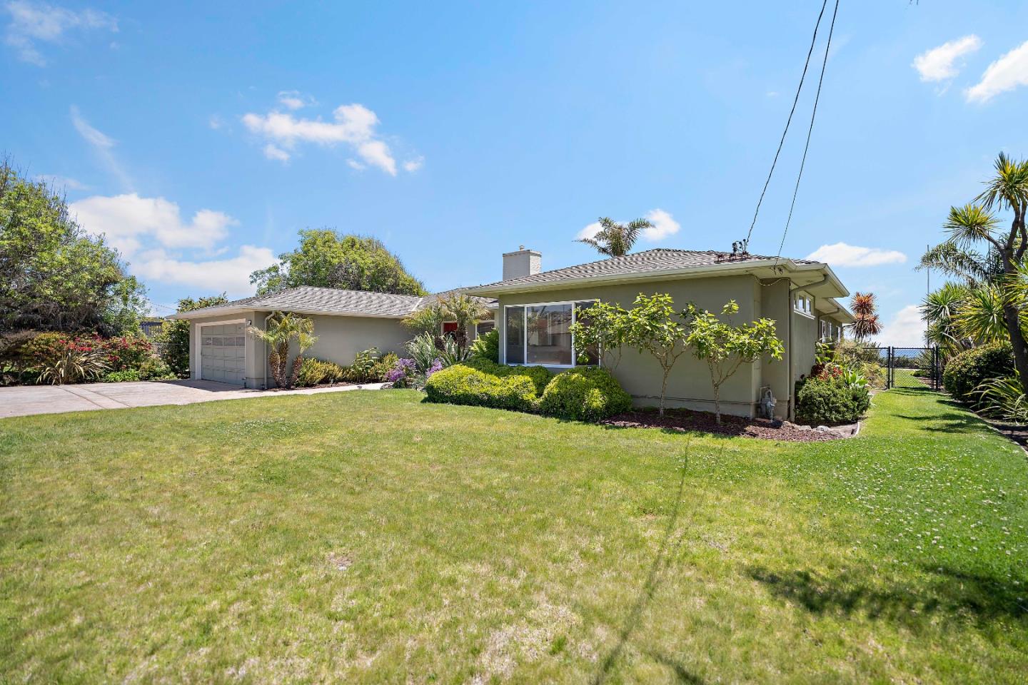 Detail Gallery Image 5 of 69 For 4120 Opal Cliff Dr, Santa Cruz,  CA 95062 - 3 Beds | 2/1 Baths