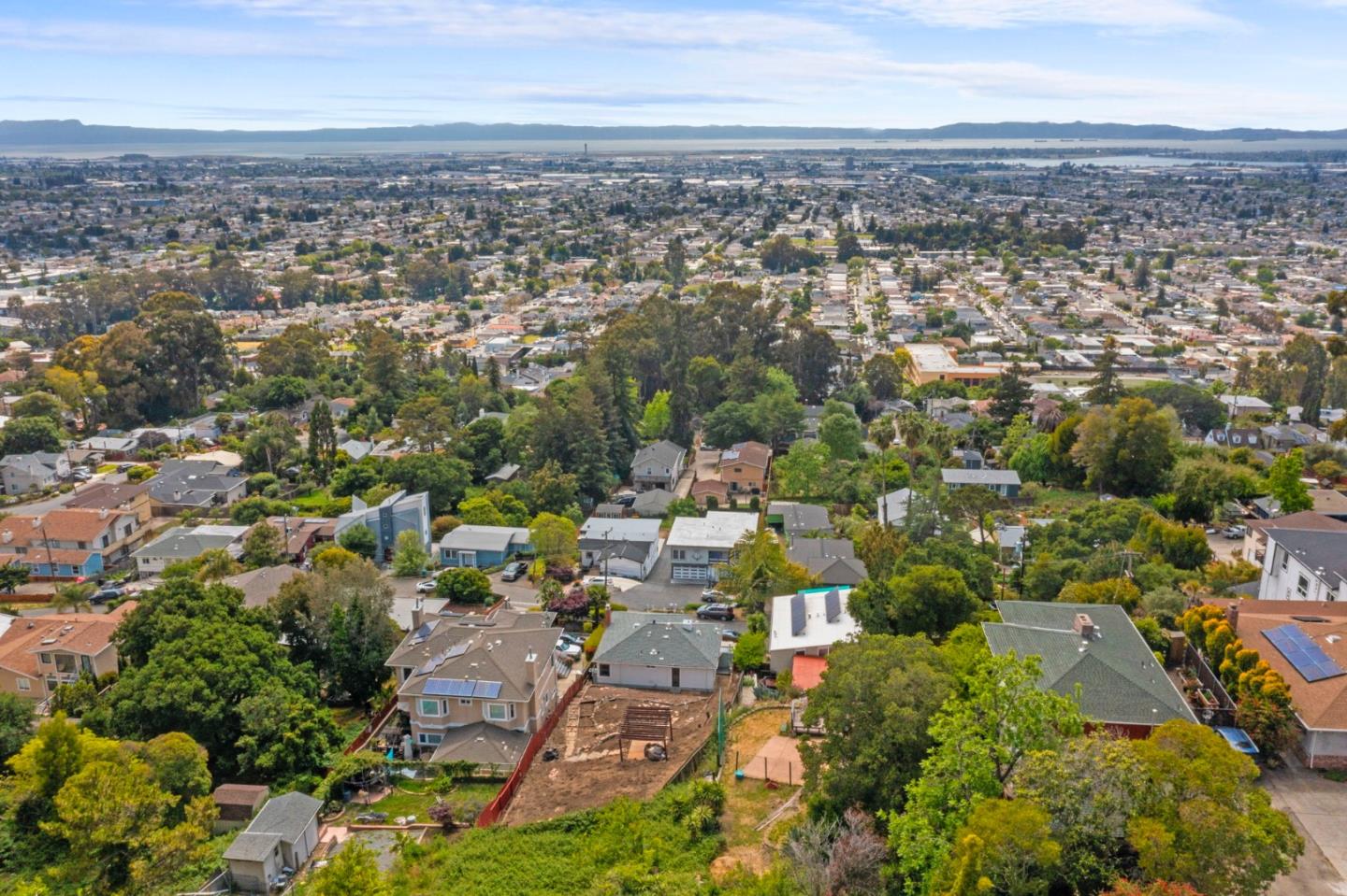 Detail Gallery Image 10 of 46 For 7968 Michigan Ave, Oakland,  CA 94605 - 3 Beds | 2 Baths