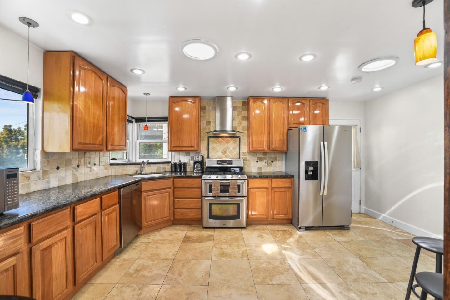 Detail Gallery Image 19 of 46 For 7968 Michigan Ave, Oakland,  CA 94605 - 3 Beds | 2 Baths