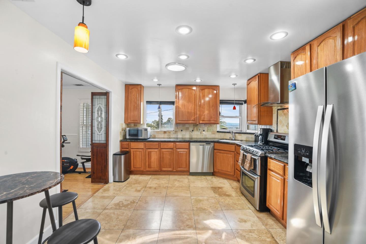 Detail Gallery Image 20 of 46 For 7968 Michigan Ave, Oakland,  CA 94605 - 3 Beds | 2 Baths