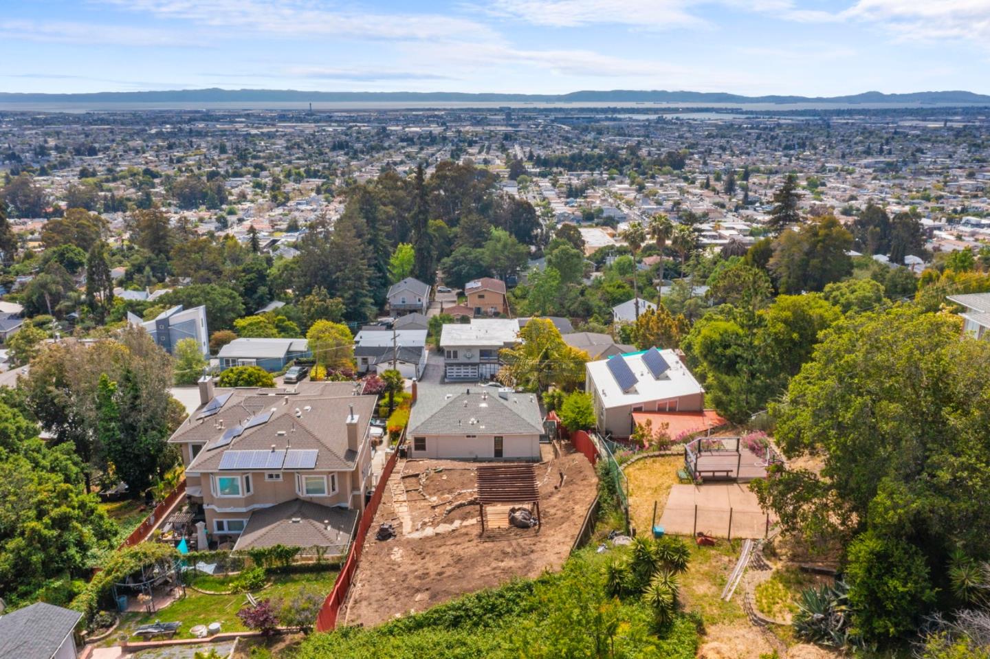 Detail Gallery Image 9 of 46 For 7968 Michigan Ave, Oakland,  CA 94605 - 3 Beds | 2 Baths