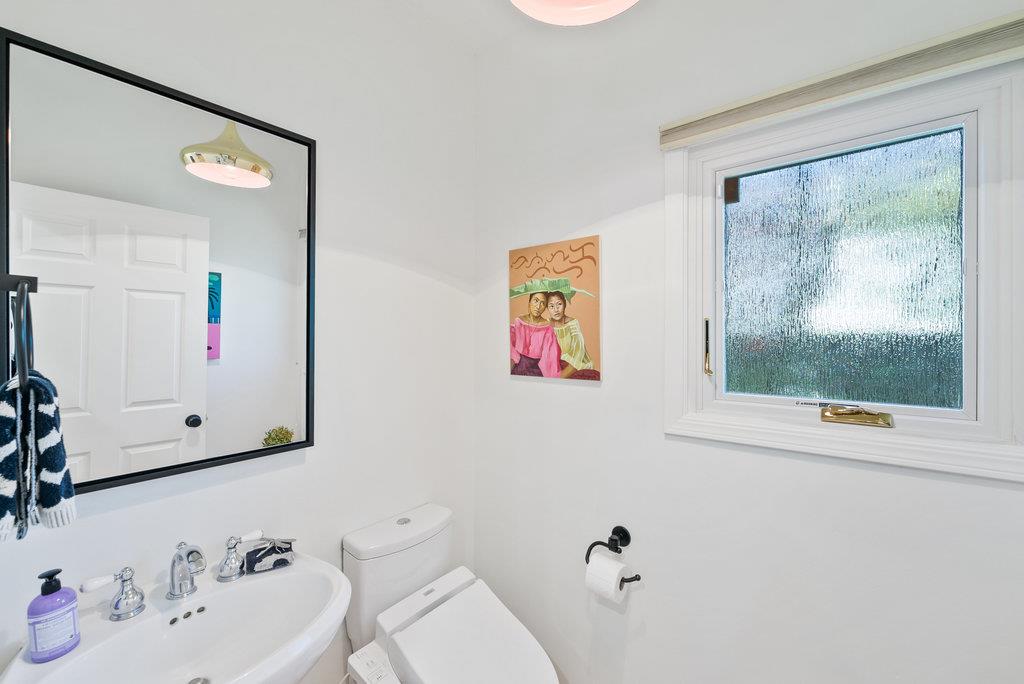 Detail Gallery Image 10 of 56 For 3696 Tiffani Ct, Santa Cruz,  CA 95065 - 4 Beds | 2/1 Baths