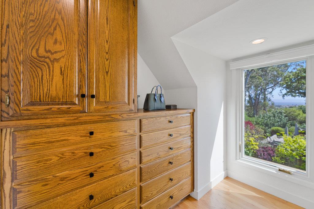 Detail Gallery Image 23 of 56 For 3696 Tiffani Ct, Santa Cruz,  CA 95065 - 4 Beds | 2/1 Baths