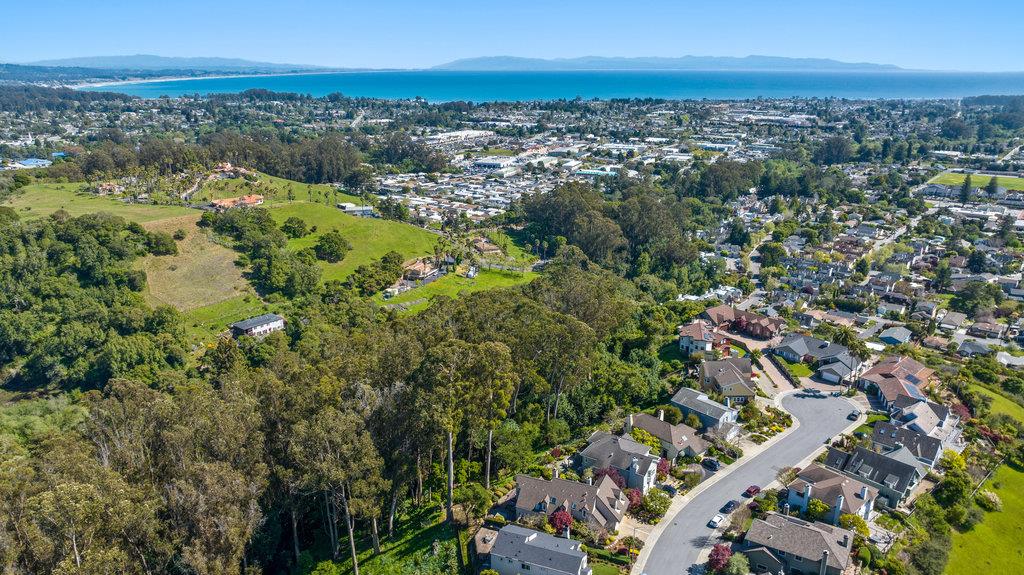 Detail Gallery Image 3 of 56 For 3696 Tiffani Ct, Santa Cruz,  CA 95065 - 4 Beds | 2/1 Baths