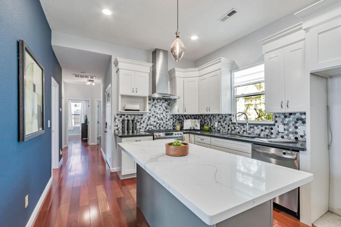 Detail Gallery Image 15 of 39 For 839 S 3rd St, San Jose,  CA 95112 - 4 Beds | 3 Baths