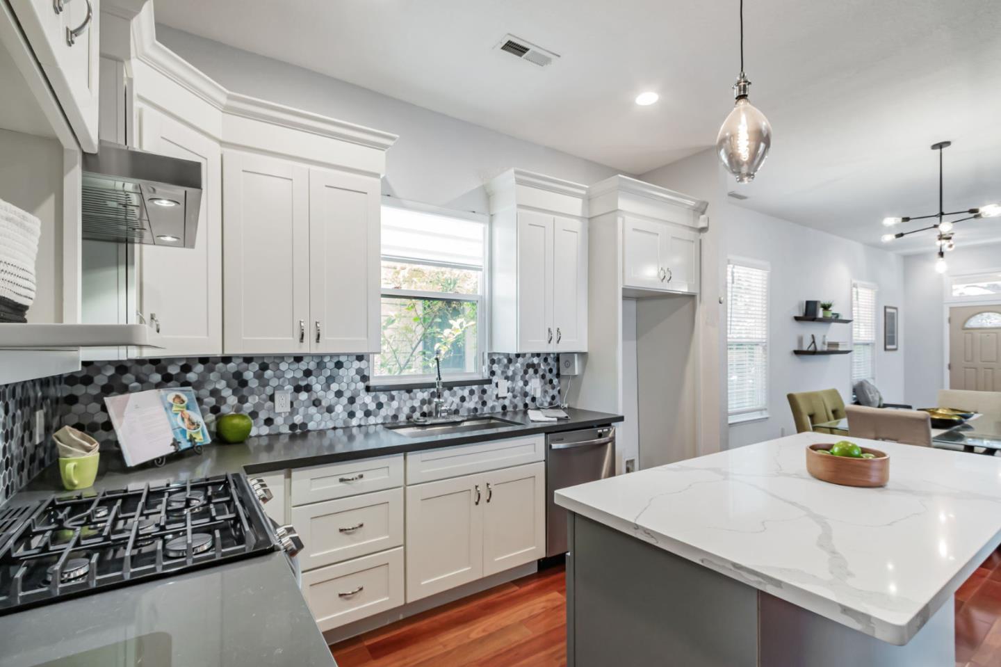 Detail Gallery Image 17 of 39 For 839 S 3rd St, San Jose,  CA 95112 - 4 Beds | 3 Baths