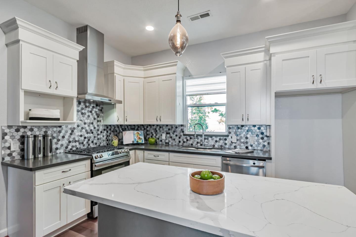 Detail Gallery Image 18 of 39 For 839 S 3rd St, San Jose,  CA 95112 - 4 Beds | 3 Baths